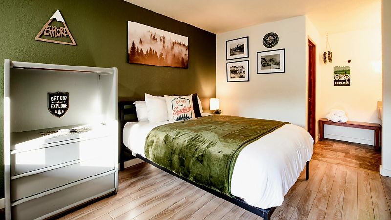 Evergreen Inn, room with private jacuzzi, photo 2