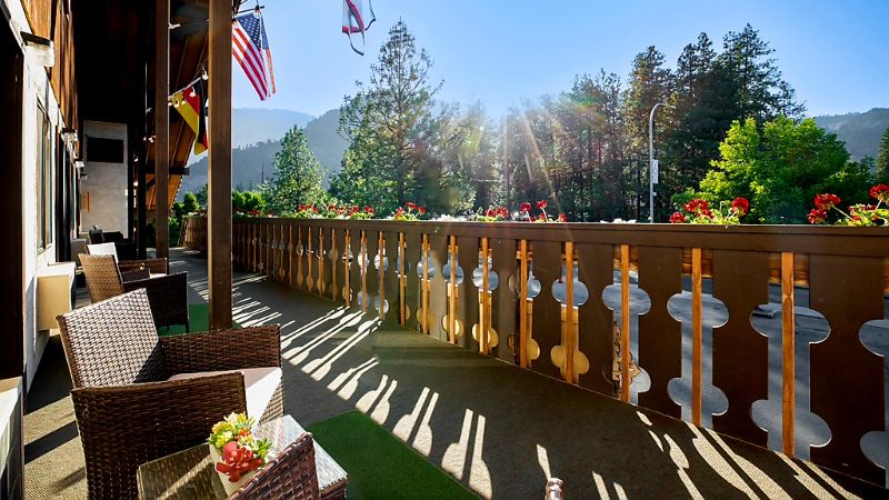 Evergreen Inn, room with private jacuzzi, photo 5