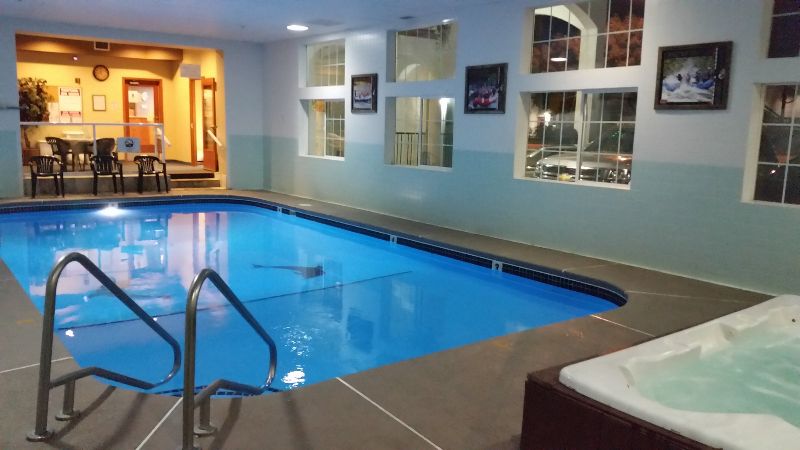 Fairbridge Inn & Suites Leavenworth, room with private jacuzzi, photo 7