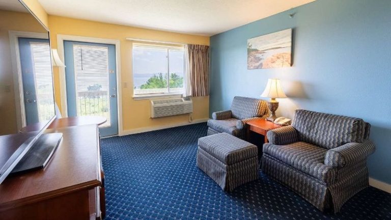 Fireside Inn & Suites