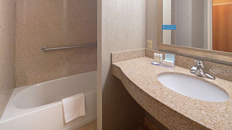 Hampton Inn & Suites Bremerton, photo 3