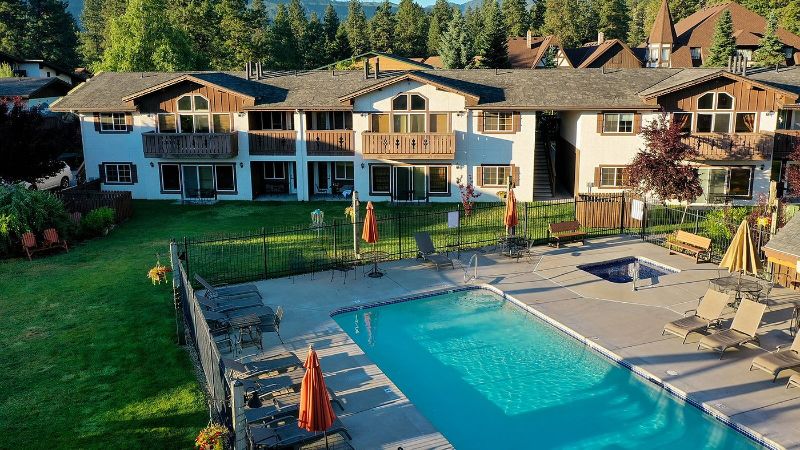 Icicle Village Resort, room with private jacuzzi, photo 7