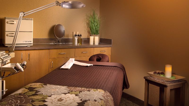 Icicle Village Resort, room with private jacuzzi, photo 8
