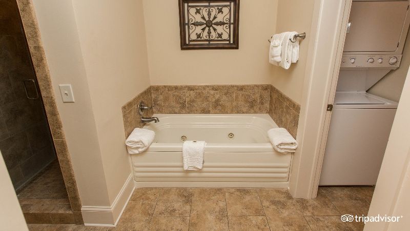 The Sea Gate Inn, room with private jacuzzi, photo 1