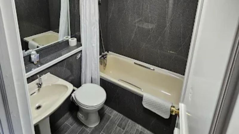 Adelphi Hotel, room with private jacuzzi, photo 2