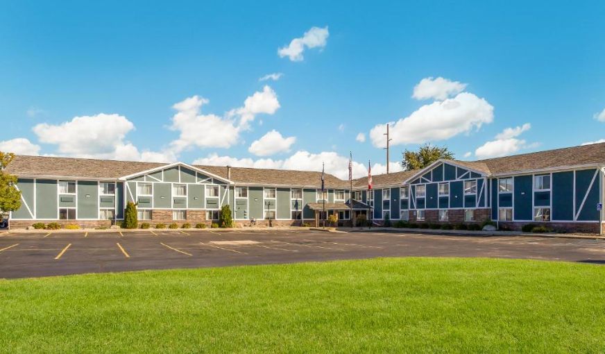 Americas Best Value Inn Birch Run, room with private jacuzzi, photo 6