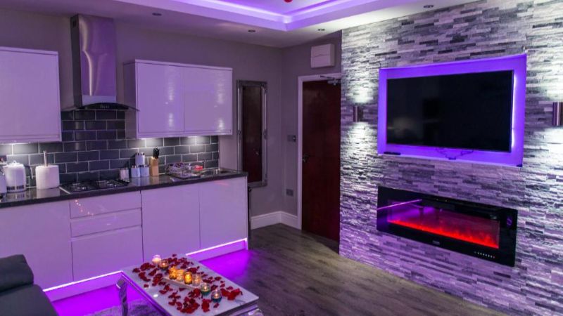 Aphrodite Suites Huddersfield, room with private jacuzzi, photo 6