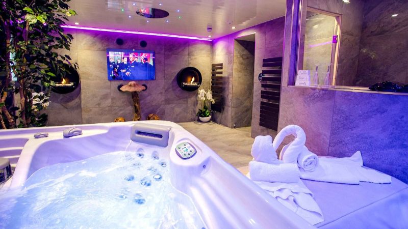 Aphrodites Group, room with private jacuzzi, photo 3