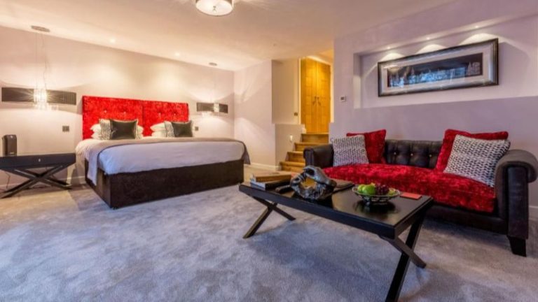 Applegarth Villa Hotel & Restaurant