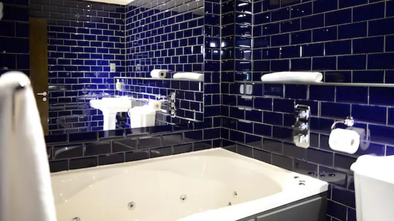 Arthouse Hotel, room with private jacuzzi, photo 2