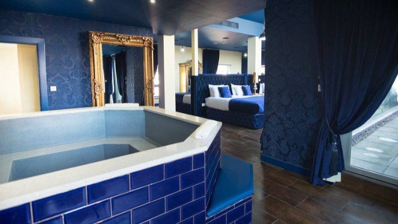 Arthouse Hotel, room with private jacuzzi, photo 3