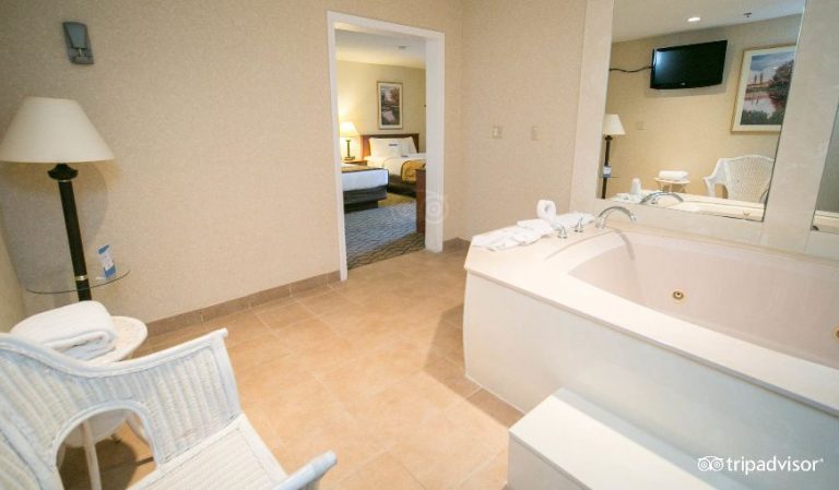 Baymont by Wyndham Grand Rapids Airport