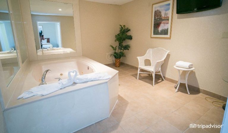 Baymont by Wyndham Grand Rapids Airport