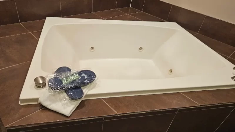 Belamere Suites 1 - jacuzzi hotel room