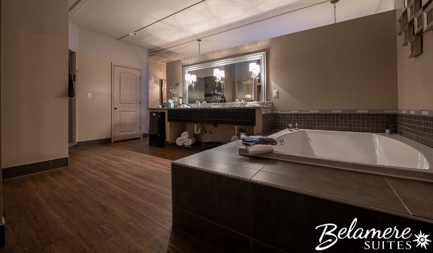 Belamere Suites Hotel, room with private jacuzzi, photo 2