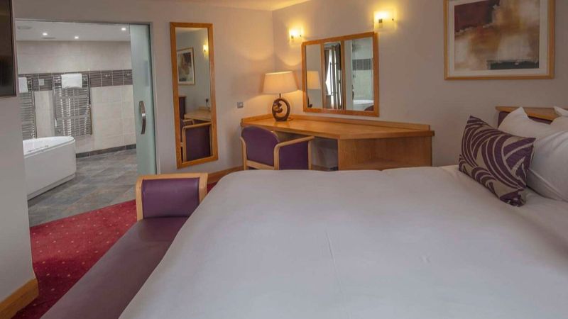 Best Western Premier Suites Hotel & Spa, room with private jacuzzi, photo 2