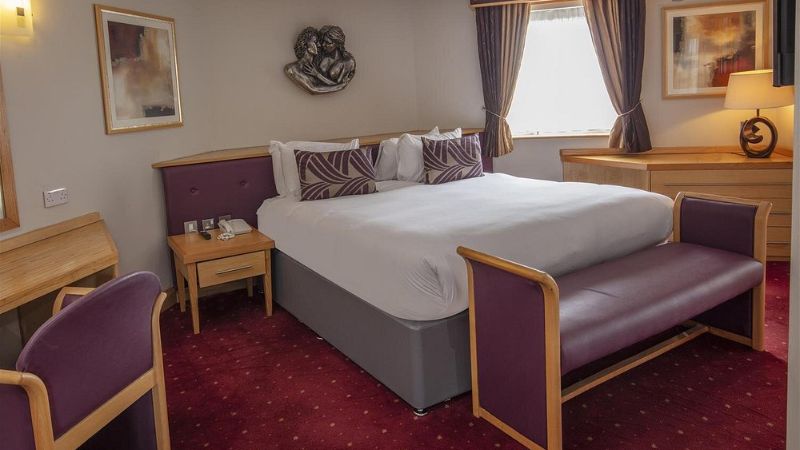 Best Western Premier Suites Hotel & Spa, room with private jacuzzi, photo 3