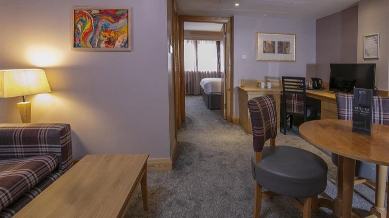 Best Western Premier Suites Hotel & Spa, room with private jacuzzi, photo 4