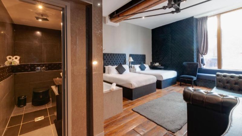 Boutique 56, room with private jacuzzi, photo 3