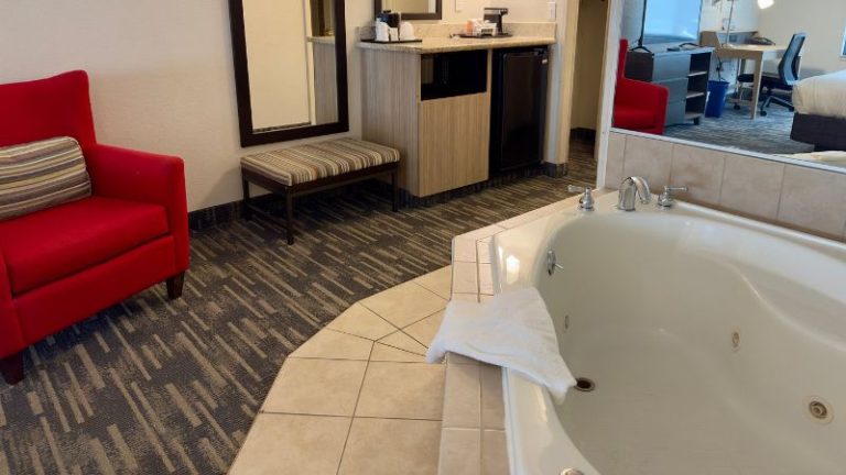 Country Inn & Suites by Radisson, Lake George Queensbury, NY