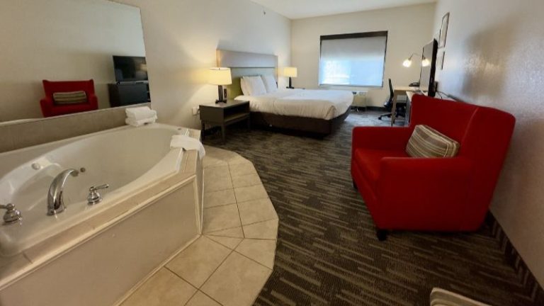 Country Inn & Suites by Radisson, Lake George Queensbury, NY