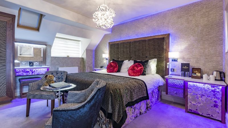 Cranleigh Boutique, room with private jacuzzi, photo 6
