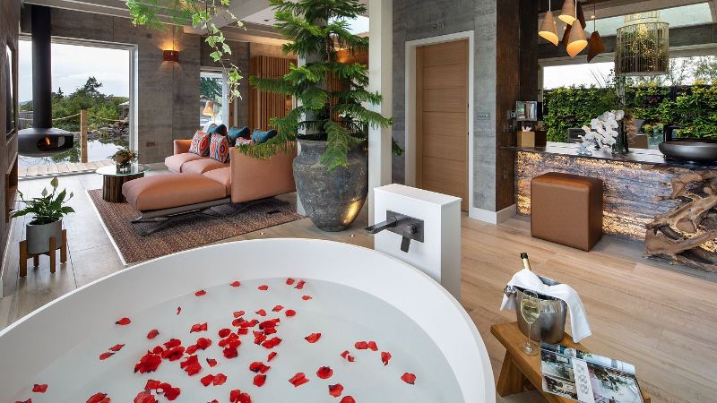 Gilpin Hotel & Lake House, room with private jacuzzi, photo 2