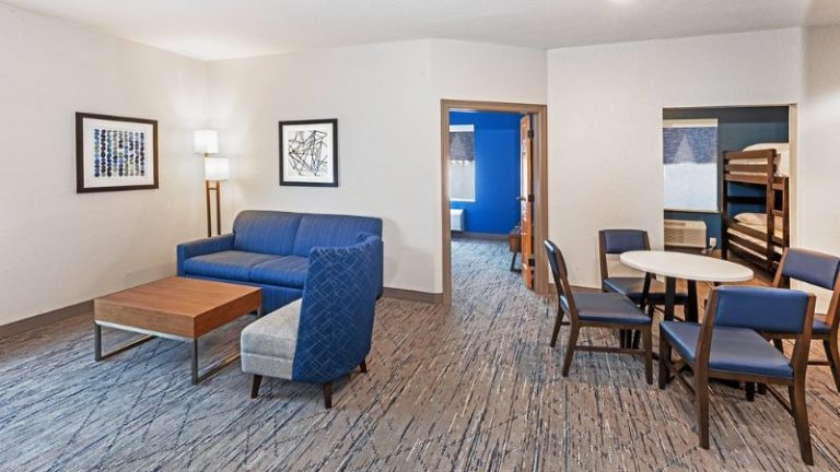 Holiday Inn Express & Suites Tulsa S Broken Arrow Hwy 51, an IHG hotel