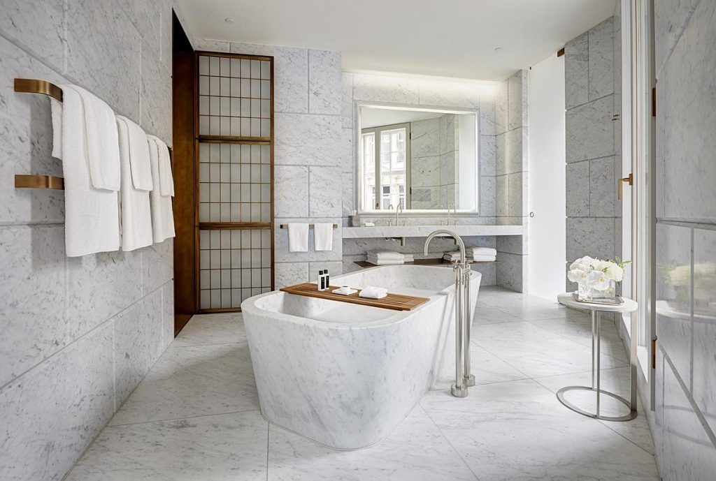 Hotel Café Royal, room with private jacuzzi, photo 3