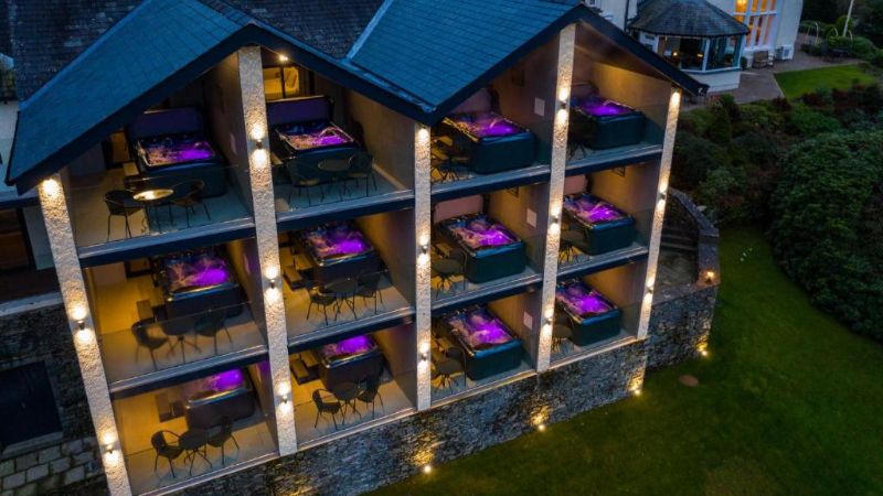 Lakes Hotel and Spa, room with private jacuzzi, photo 7