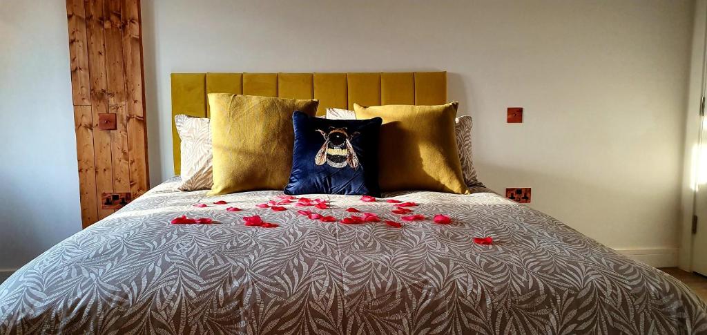 Angel Townhouse, room with private jacuzzi, photo 5