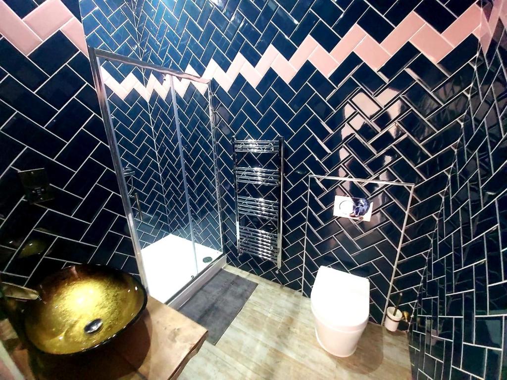 Angel Townhouse, room with private jacuzzi, photo 6