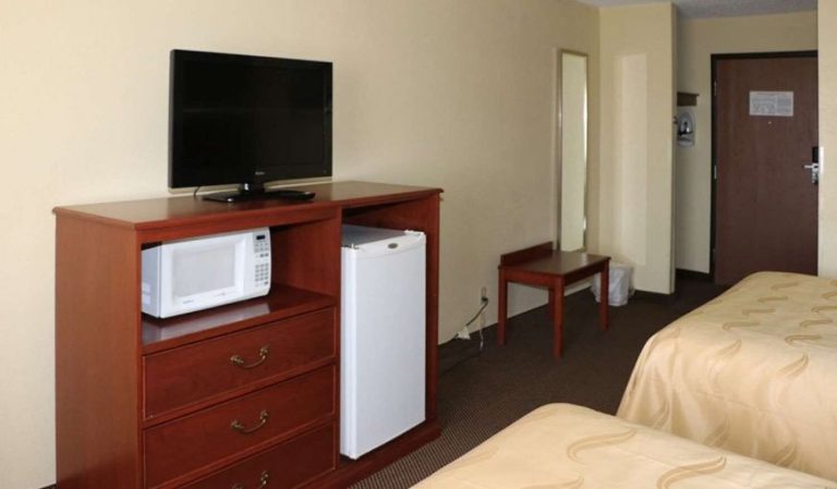 Quality Inn Evansville Eastland Area