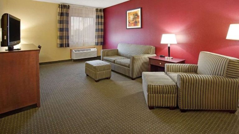Ramada by Wyndham Bettendorf
