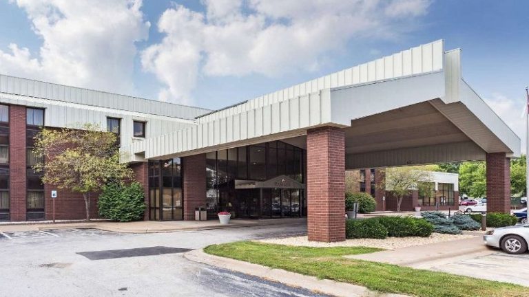 Ramada by Wyndham Bettendorf