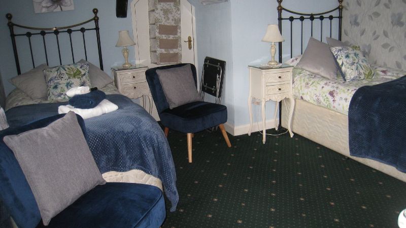 Rosebud Cottage Guest House, room with private jacuzzi, photo 5