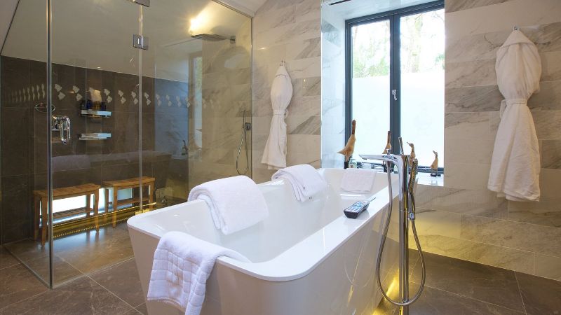 Storrs Hall, room with private jacuzzi, photo 4