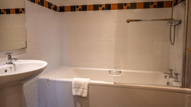 The Cairndale Hotel, room with private jacuzzi, photo 2