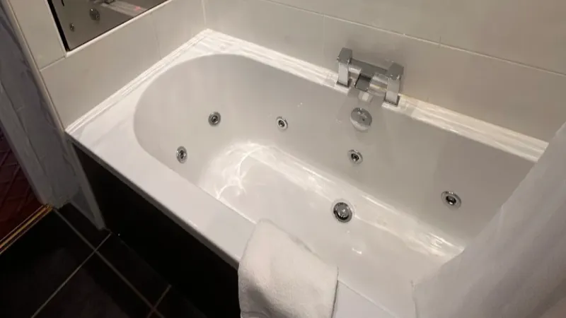 The Cairndale Hotel, room with private jacuzzi, photo 1