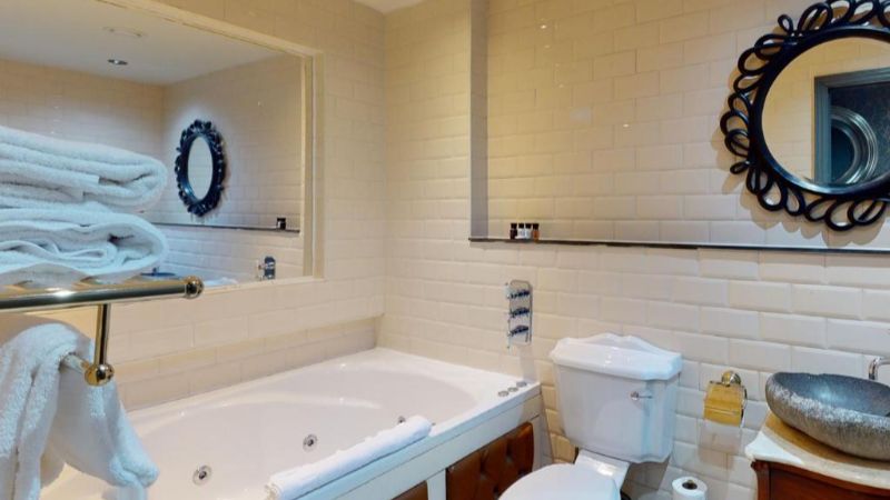 The Coal Exchange Hotel Cardiff, room with private jacuzzi, photo 3