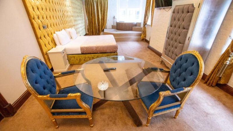 The Dixie Dean Hotel, room with private jacuzzi, photo 5