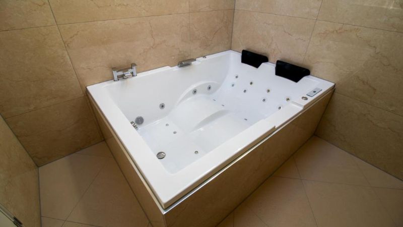 The Hotel Chester 2 - jacuzzi hotel room