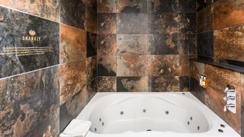 The Shankly Hotel, room with private jacuzzi, photo 1