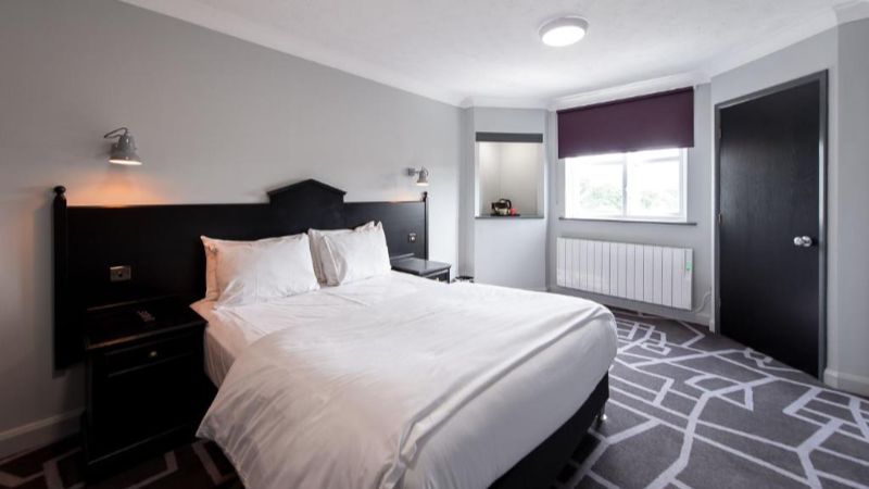 Village Hotel Liverpool, room with private jacuzzi, photo 2