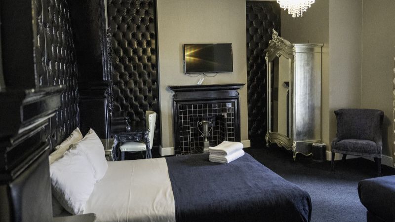 White Star Line Hotel, room with private jacuzzi, photo 3