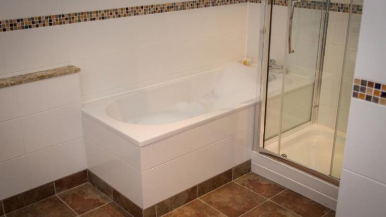 Whitewater Hotel & Leisure Club