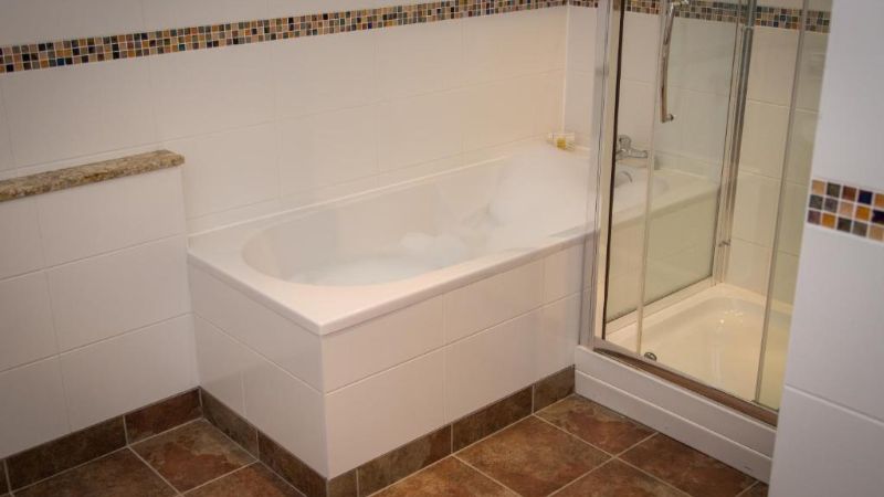 Whitewater Hotel & Leisure Club, room with private jacuzzi, photo 2