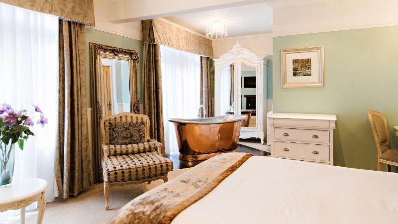 Wild Boar Estate, room with private jacuzzi, photo 3