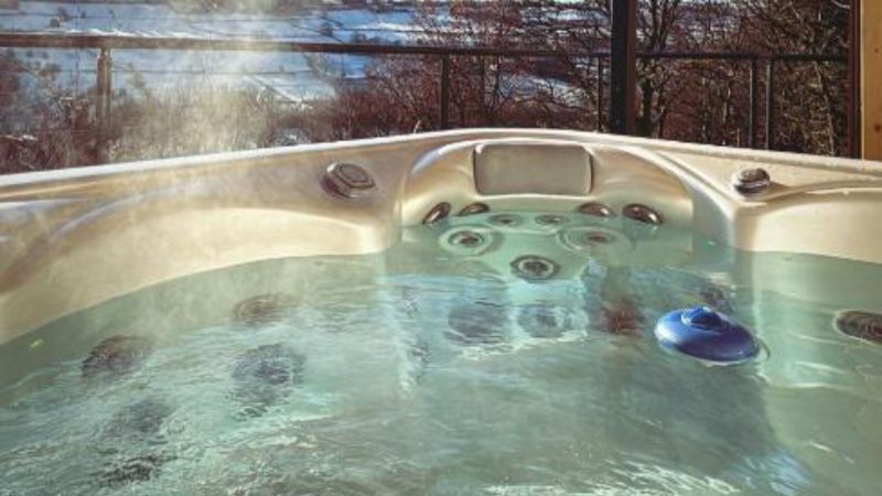 Woodroyd Apartments, room with private jacuzzi, photo 2