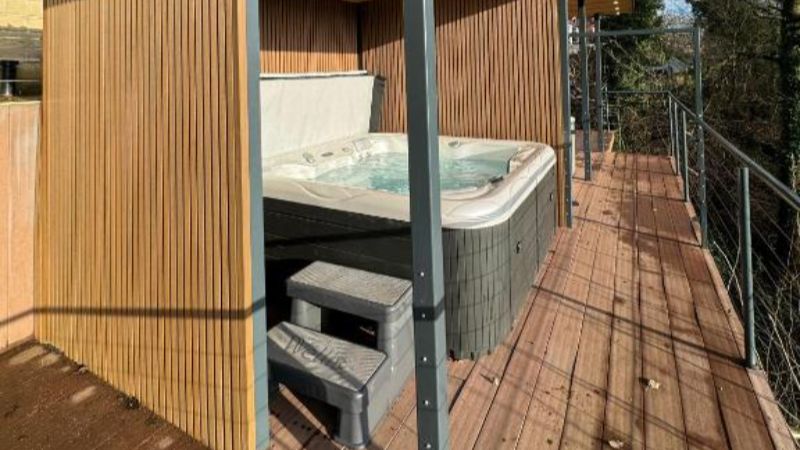 Woodroyd Apartments, room with private jacuzzi, photo 3